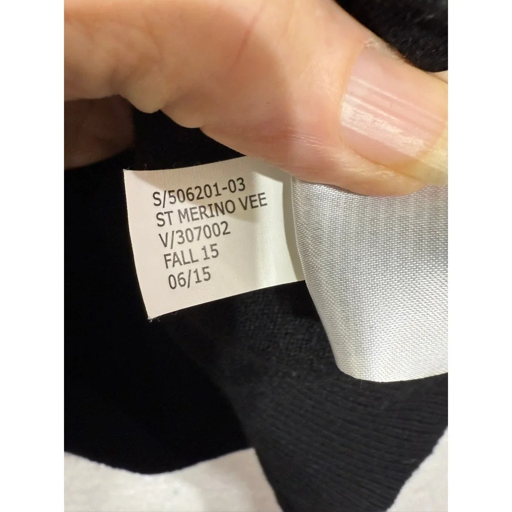 Banana Republic Mens Extra‎ Fine Merino Wool V-Neck Sweater Black M 506201-03